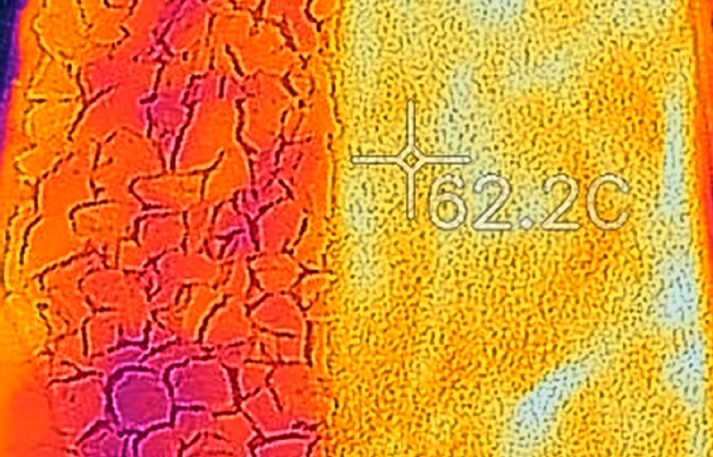Thermografieaufnahme eines Schotterbeets zeigt 62 Grad